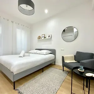 https://hypercentre-de-toulouse-studio-jean-jaurs.midi-pyreneeshotels.com