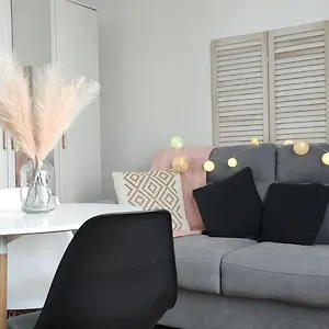 https://azurea-nice.fr-provencehotel.com
