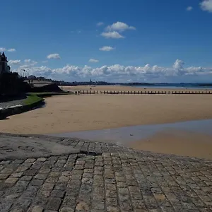 https://rochebonne-loc.inbrittany.com