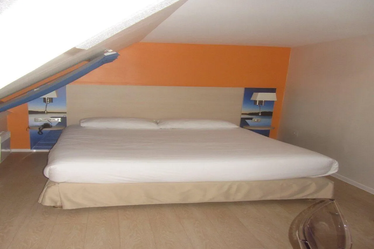 Ibis Styles Paris Maine Montparnasse Hotel